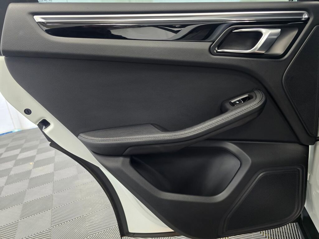 Certified 2024 Porsche Macan image 21