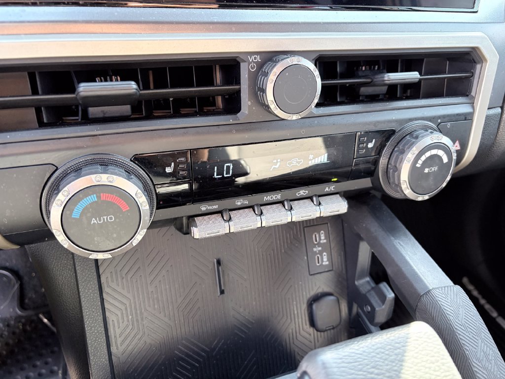 Used 2024 Toyota Tacoma TRD Sport AWD/4WD image 19