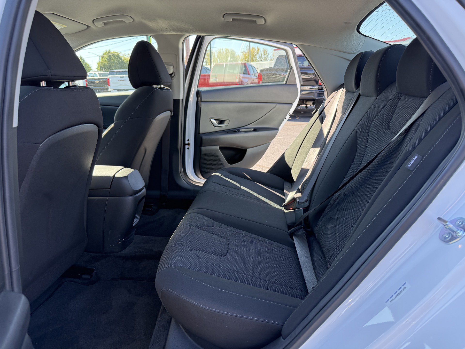 Used 2025 Hyundai Elantra SE FWD image 28