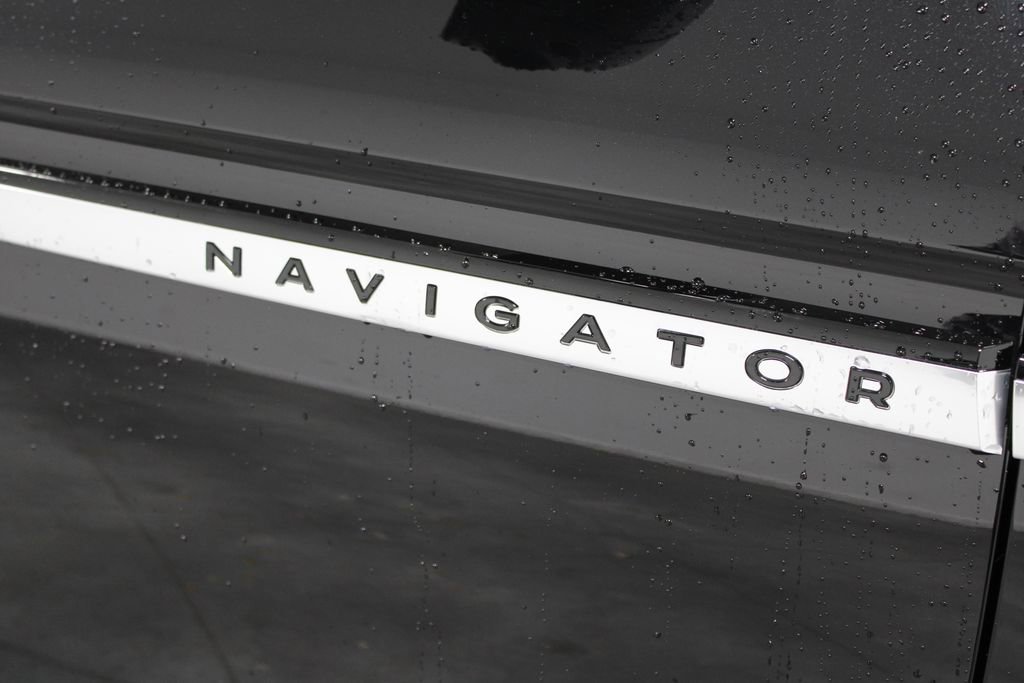 New 2026 Lincoln Navigator L Premier AWD/4WD image 11
