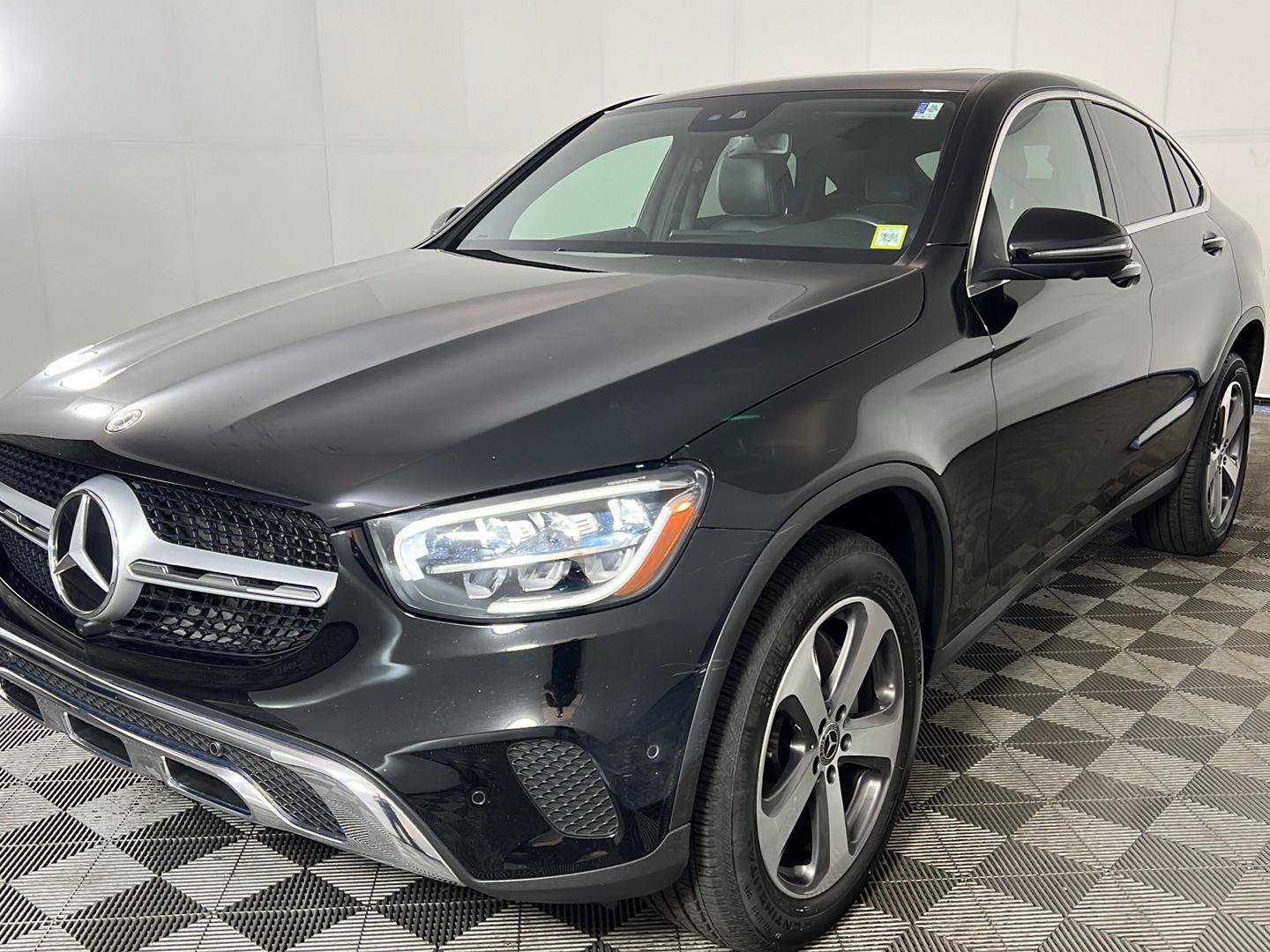 Used 2023 Mercedes-Benz GLC 300 4MATIC Coupe image 23