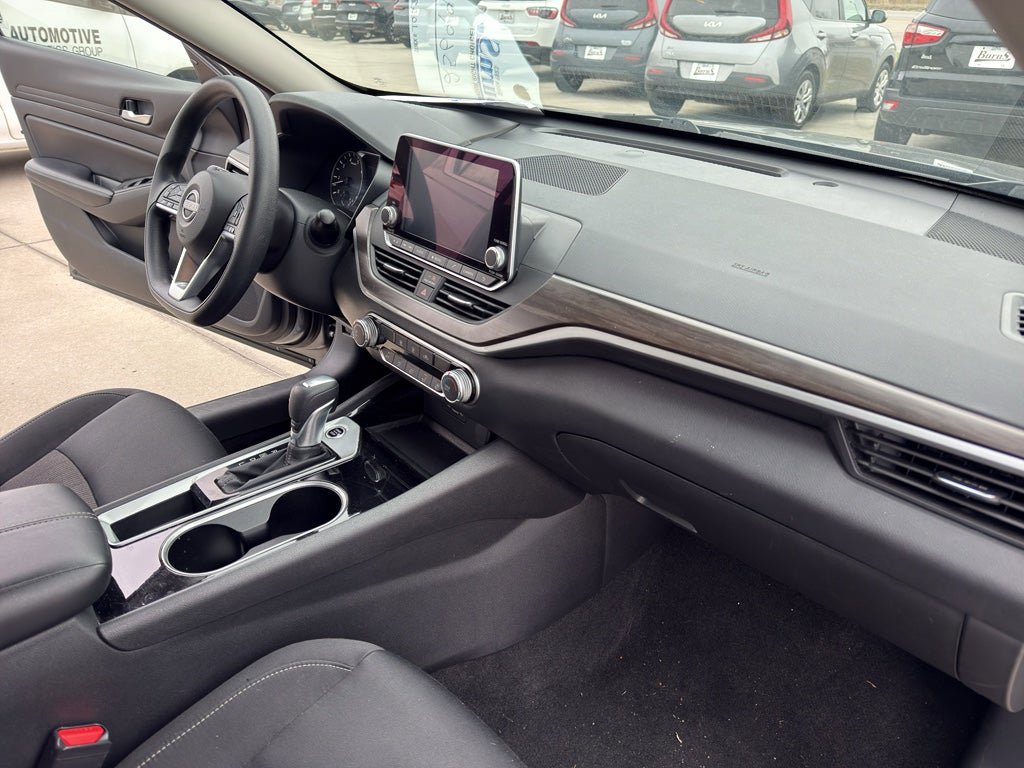 Used 2024 Nissan Altima 2.5 SV FWD image 28