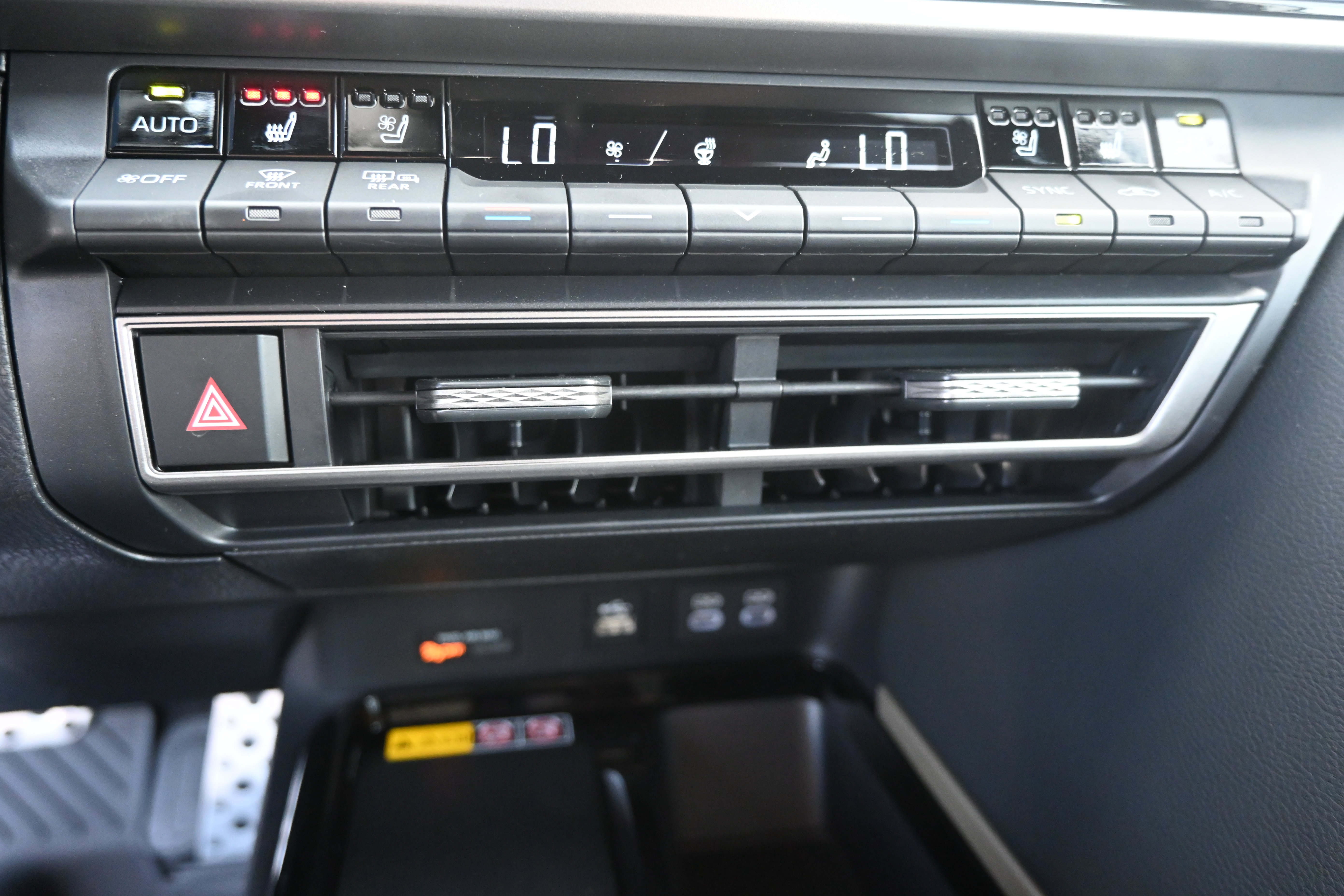 Used 2026 Toyota Camry Hybrid image 41