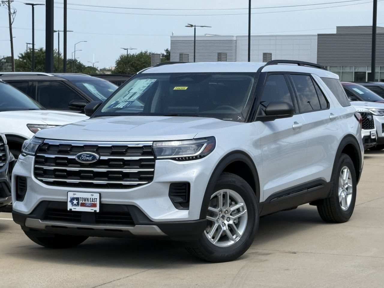 New 2026 Ford Explorer Active AWD/4WD image 2