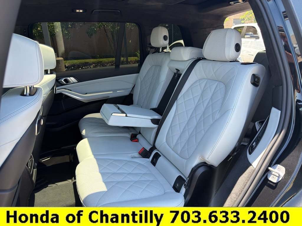Used 2023 BMW X7 xDrive40i w/ M Sport Package AWD/4WD image 25