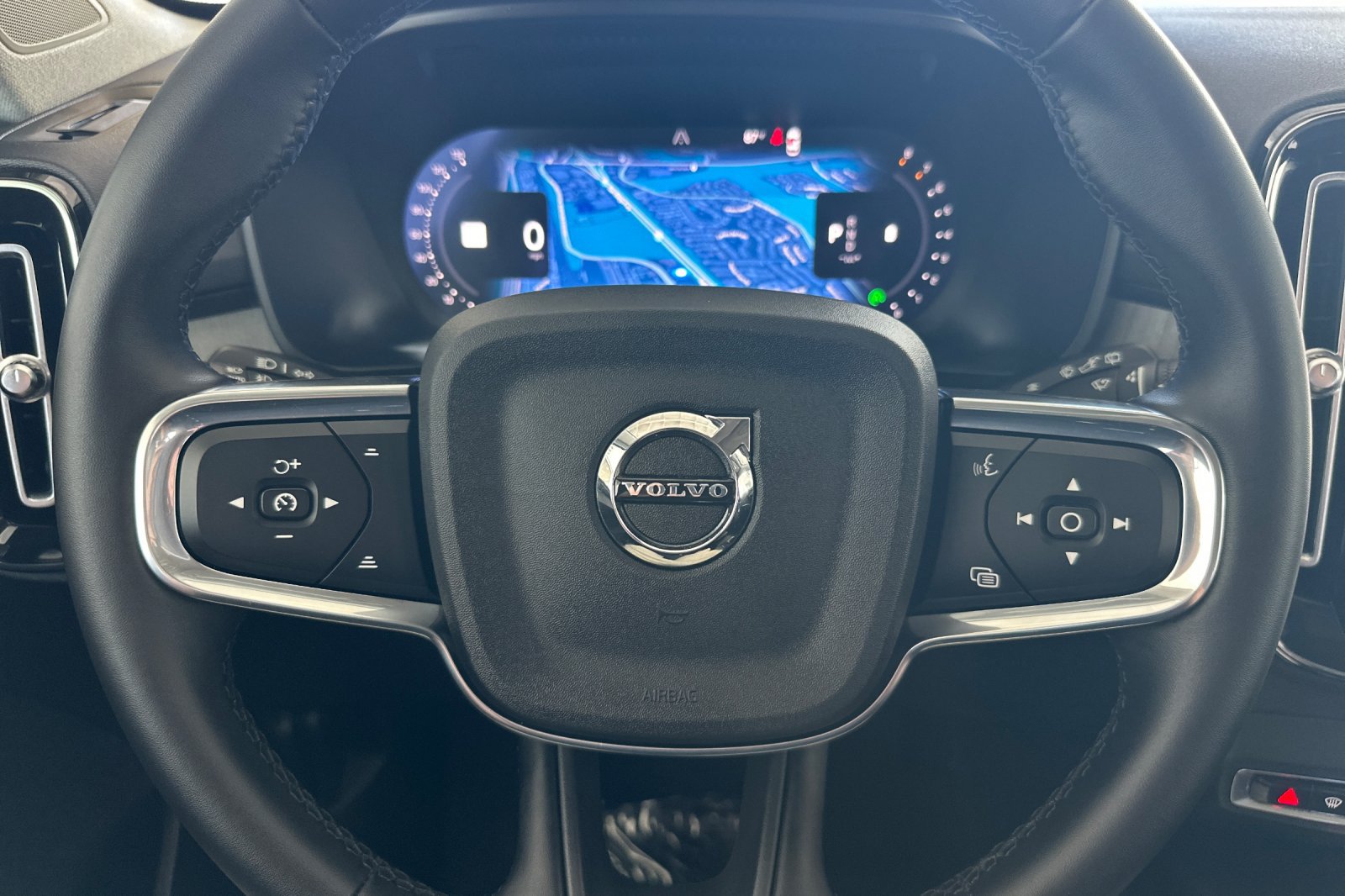 Certified 2026 Volvo XC40 B5 Plus AWD/4WD image 27