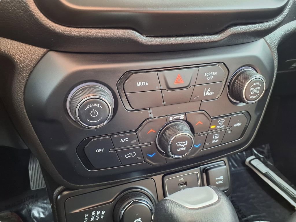 Used 2023 Jeep Renegade Latitude image 10