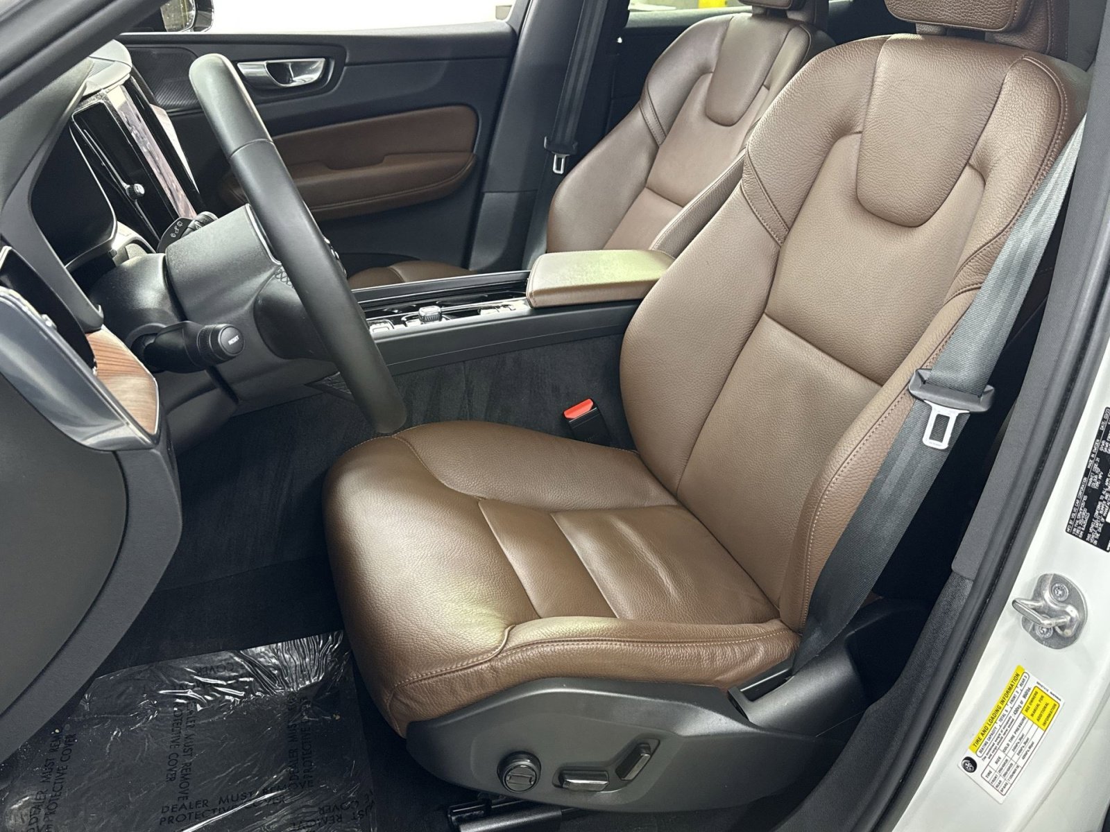 Used 2023 Volvo XC60 B5 Plus w/ Climate Package image 4