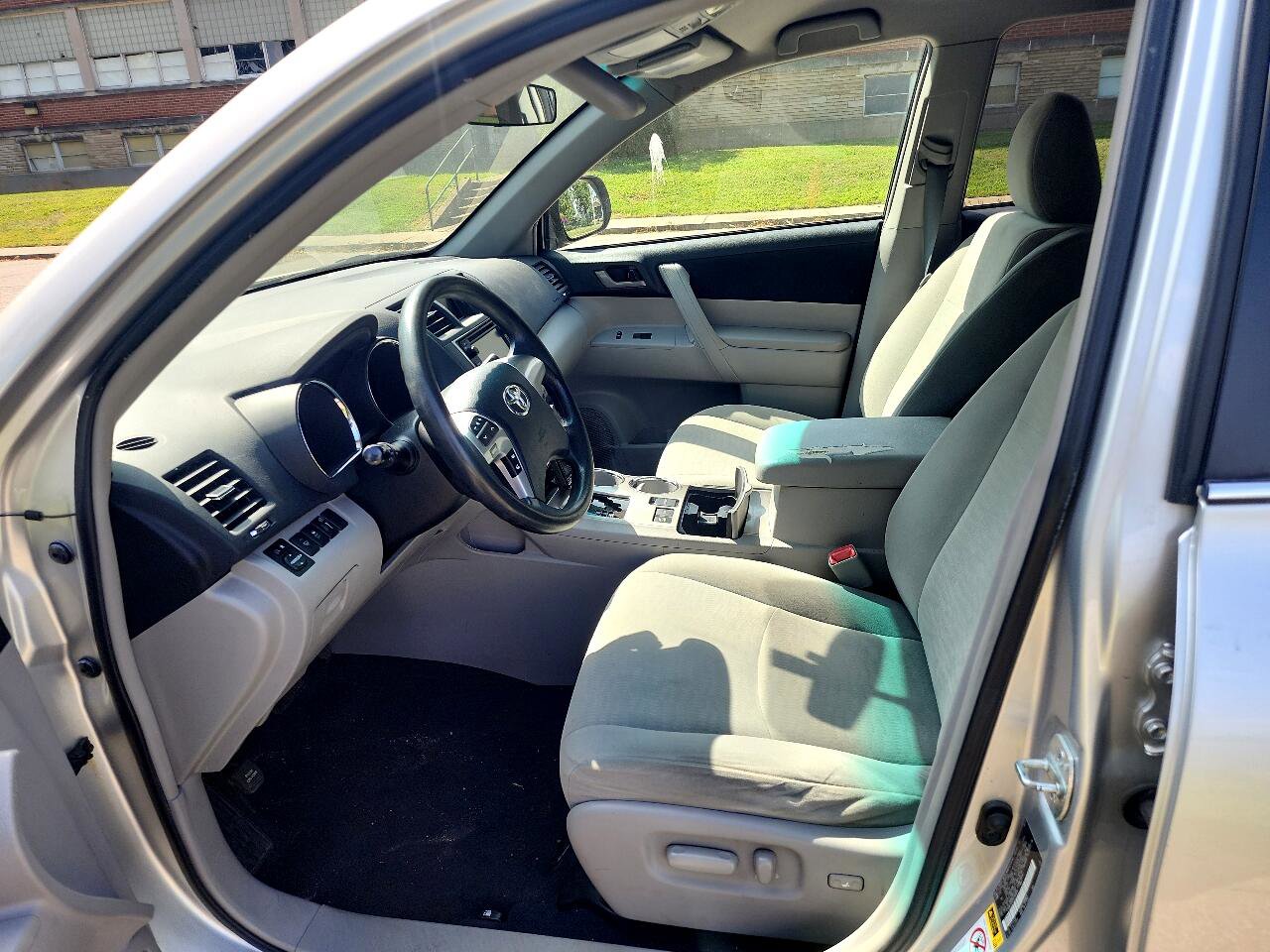 Used 2013 Toyota Highlander 4WD image 9