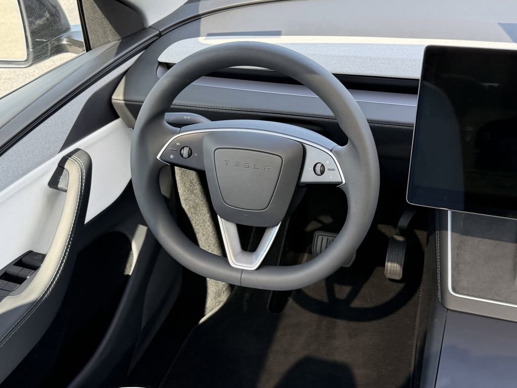 Used 2026 Tesla Model Y Long Range AWD/4WD image 13