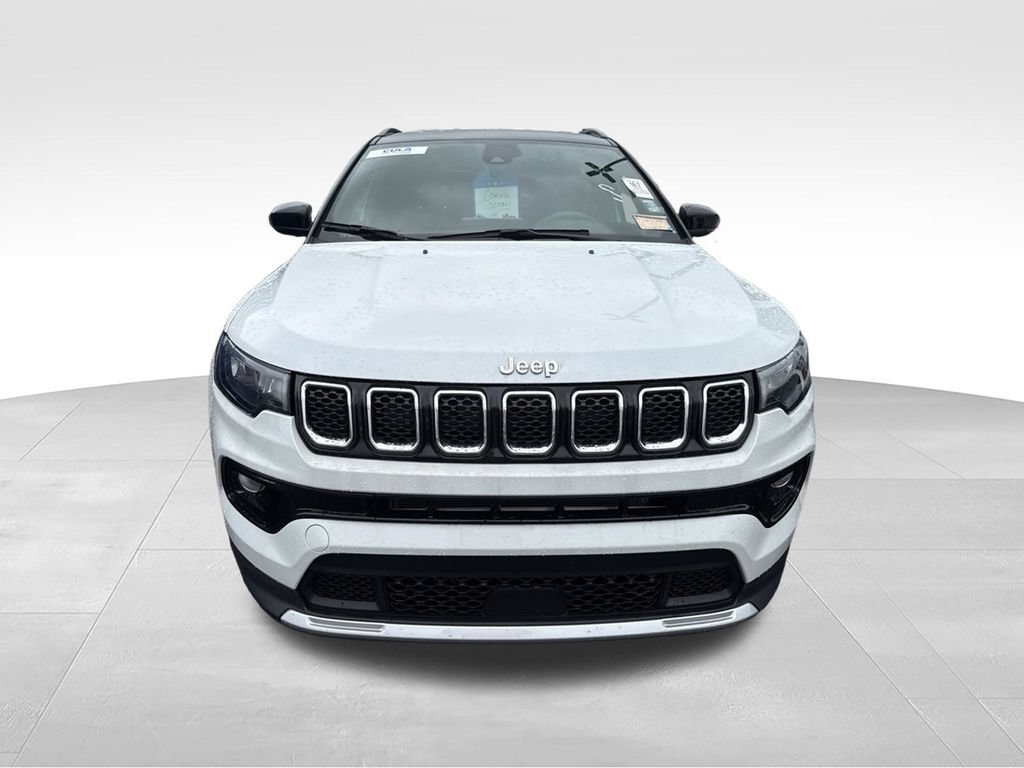Used 2023 Jeep Compass Limited w/ Elite Group AWD/4WD image 7