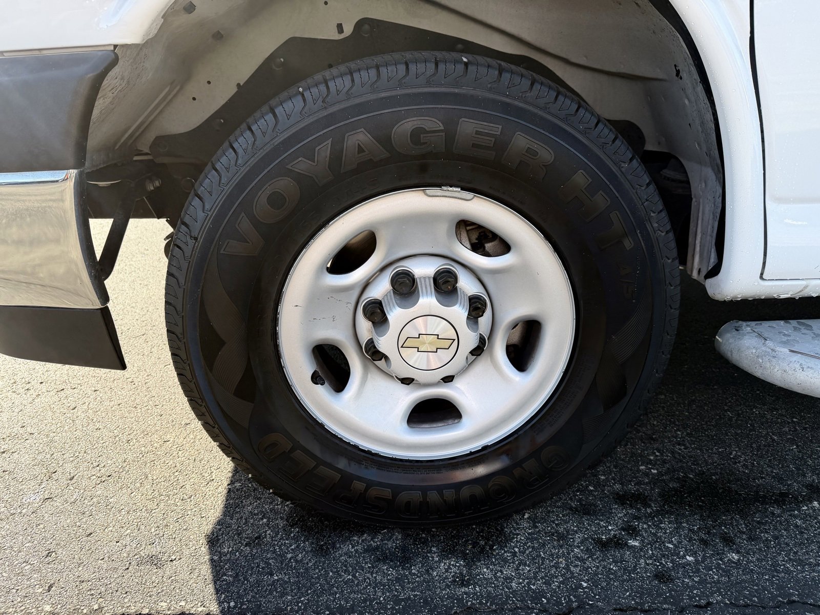 Used 2023 Chevrolet Express 2500 w/ Driver Convenience Package image 10