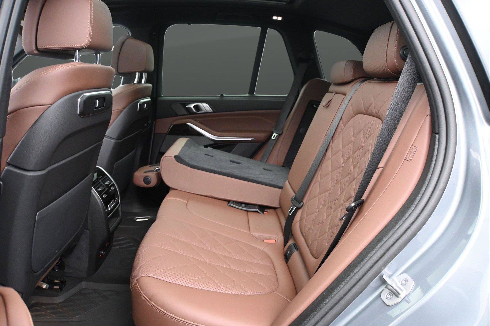 Used 2025 BMW X5 xDrive50e AWD/4WD image 9