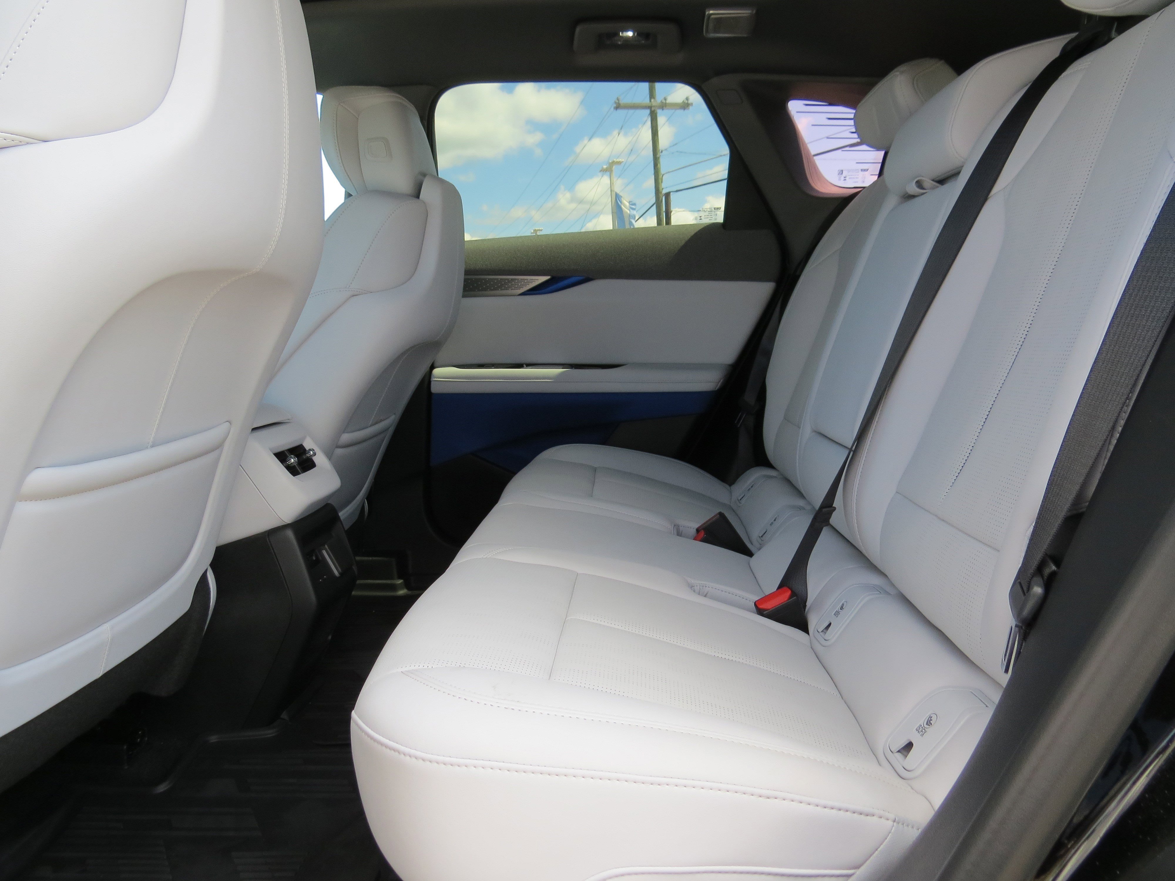 New 2025 Cadillac Optiq Sport 2 w/ LPO, Floor Liner Package image 15