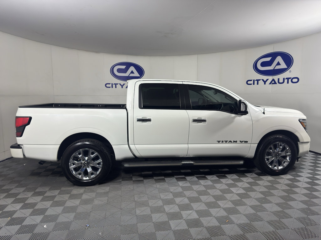 Used 2020 Nissan Titan SL w/ Moonroof Package RWD image 2