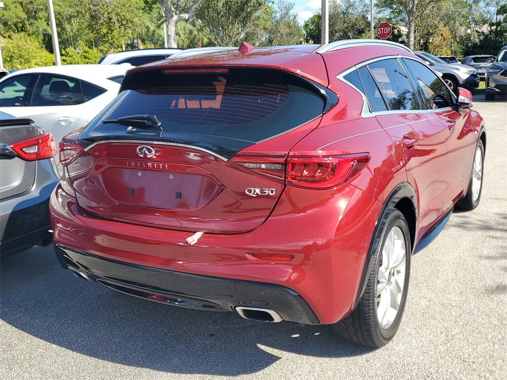 Used 2018 INFINITI QX30 Premium w/ Navigation Package image 9
