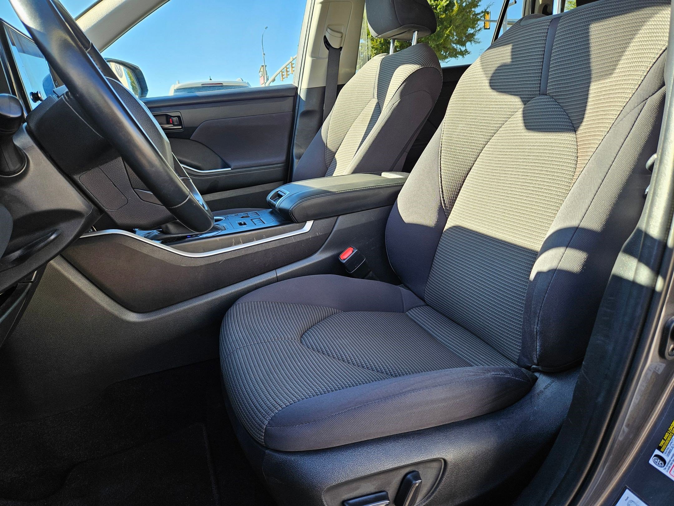 Used 2024 Toyota Highlander LE image 18