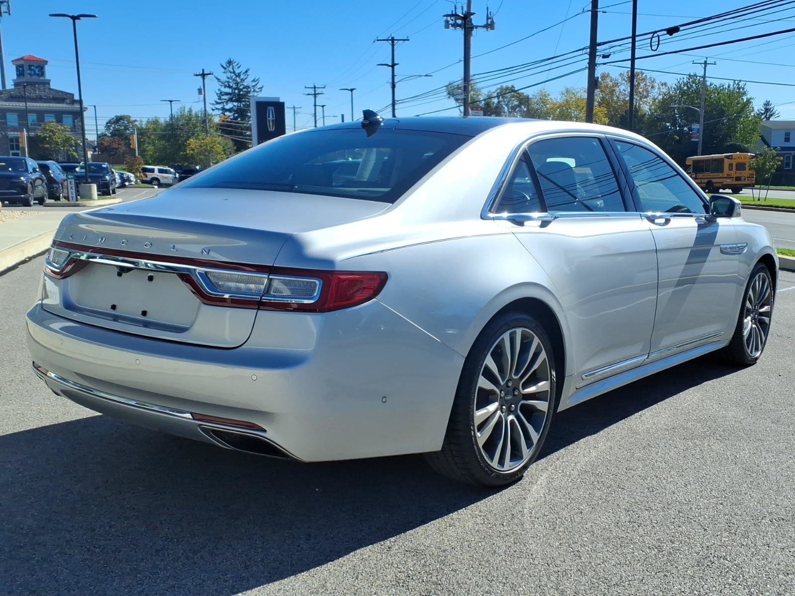 Used 2018 Lincoln Continental Reserve FWD image 3