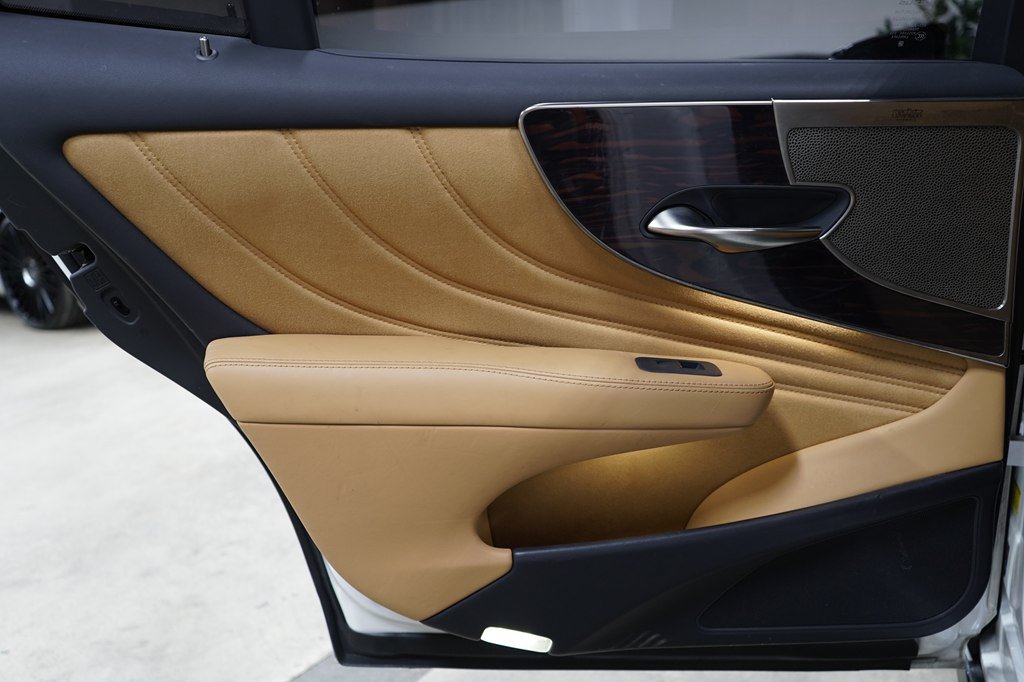 Used 2022 Lexus LS 500 w/ Interior Upgrade Package RWD image 19