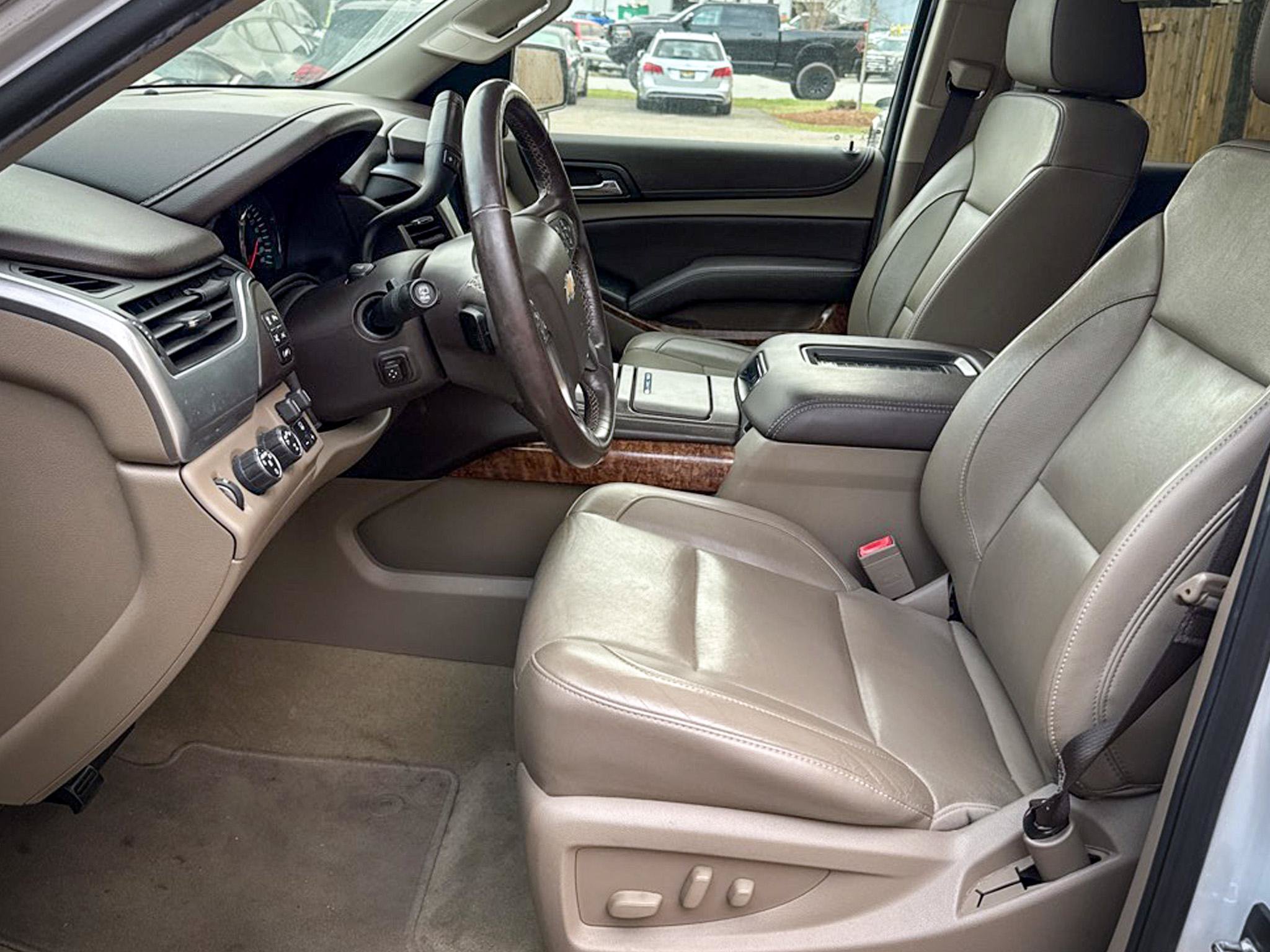 Used 2017 Chevrolet Suburban Premier AWD/4WD image 21