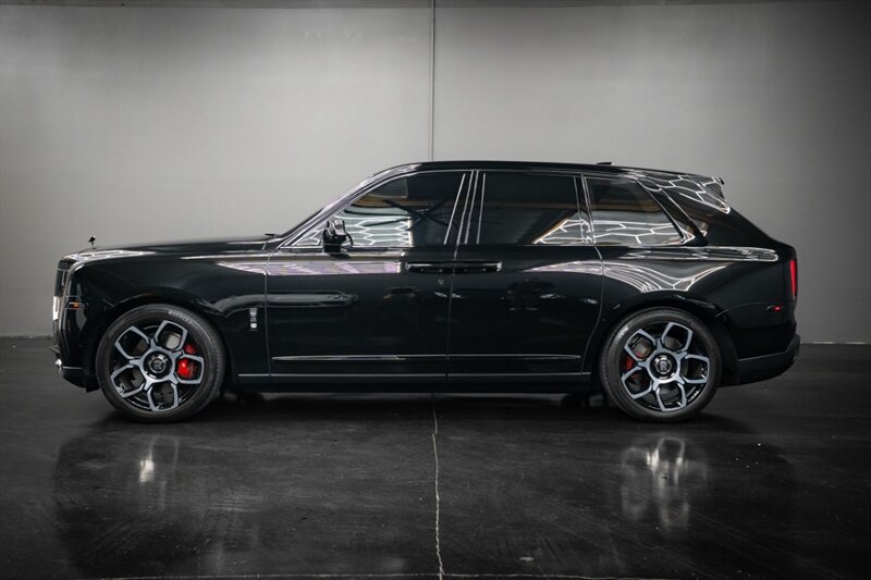 Used 2023 Rolls-Royce Cullinan Black Badge w/ Dark Exterior Package AWD/4WD image 2