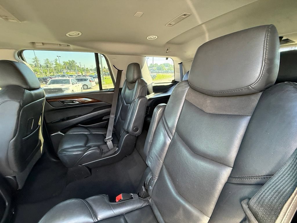 Used 2019 Cadillac Escalade Luxury AWD/4WD image 25