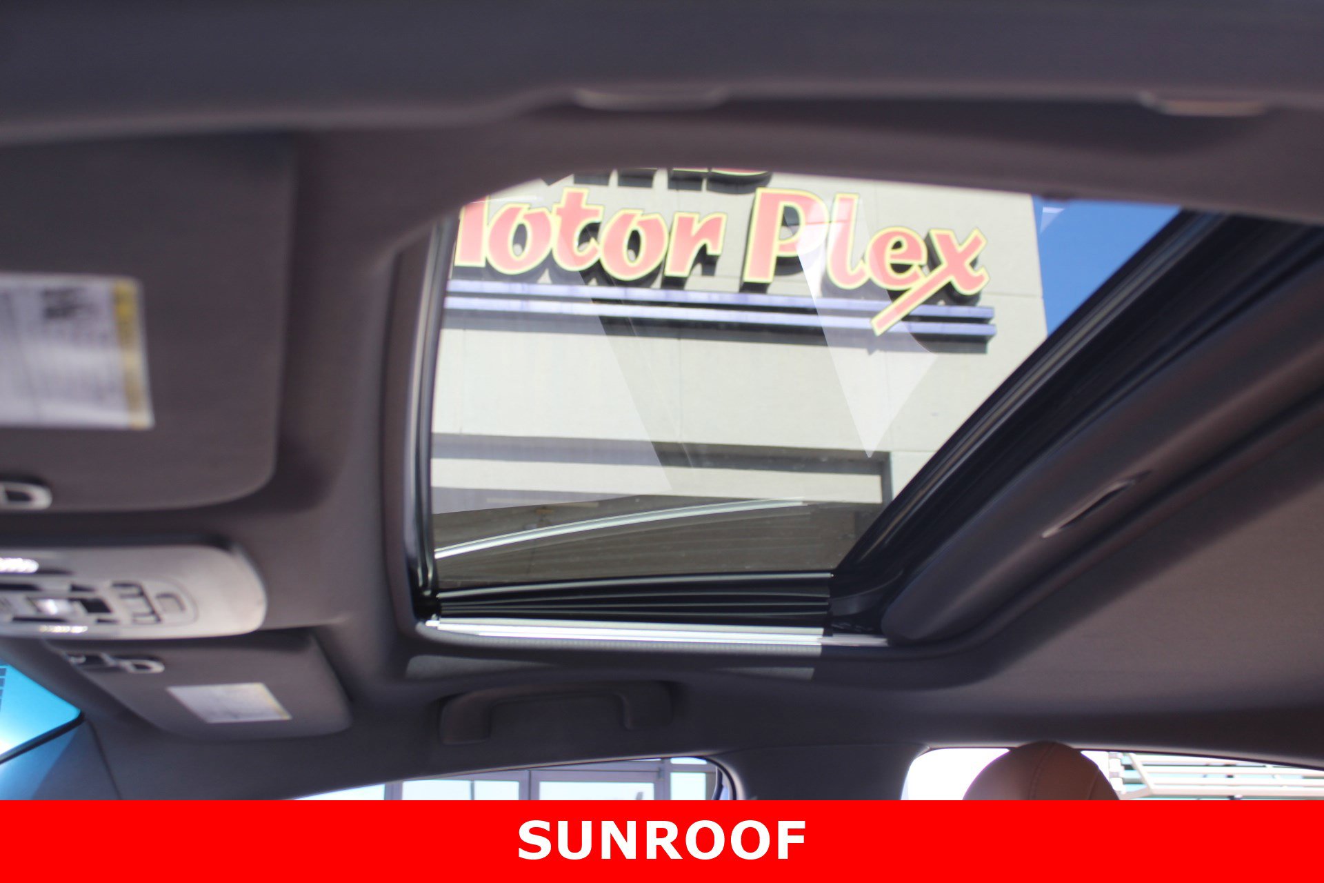 Used 2020 Toyota Avalon Limited image 25