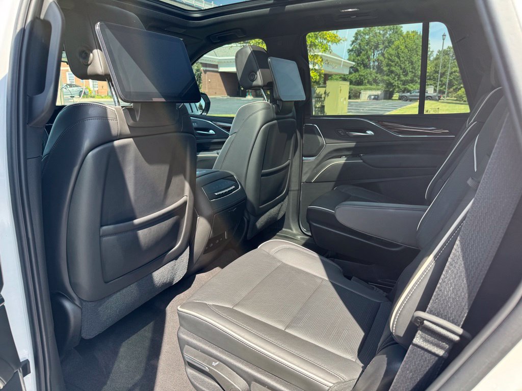 Certified 2024 Cadillac Escalade Premium Luxury w/ Performance Package AWD/4WD image 16
