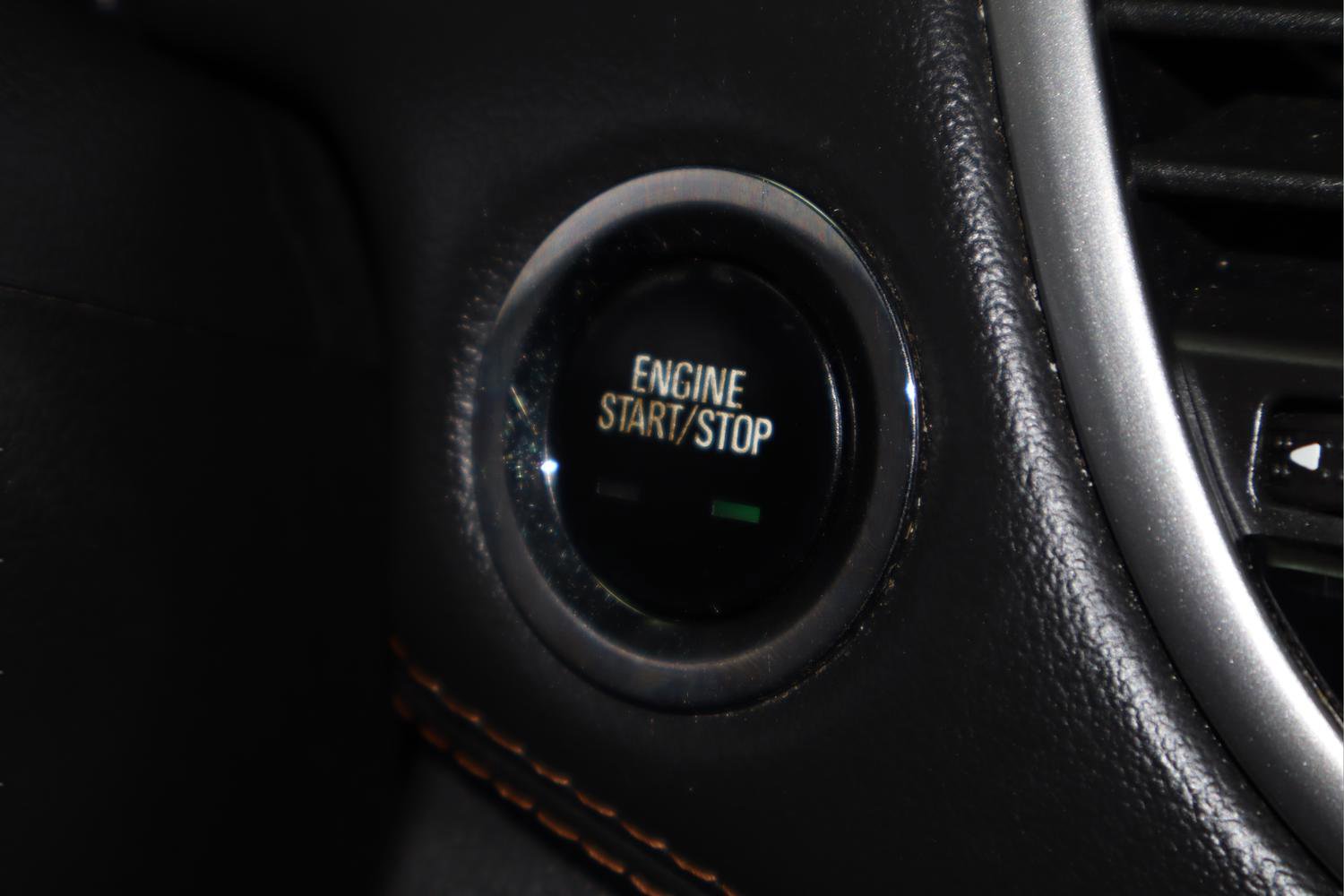 Used 2022 Chevrolet Trax LT w/ LT Convenience Package image 24