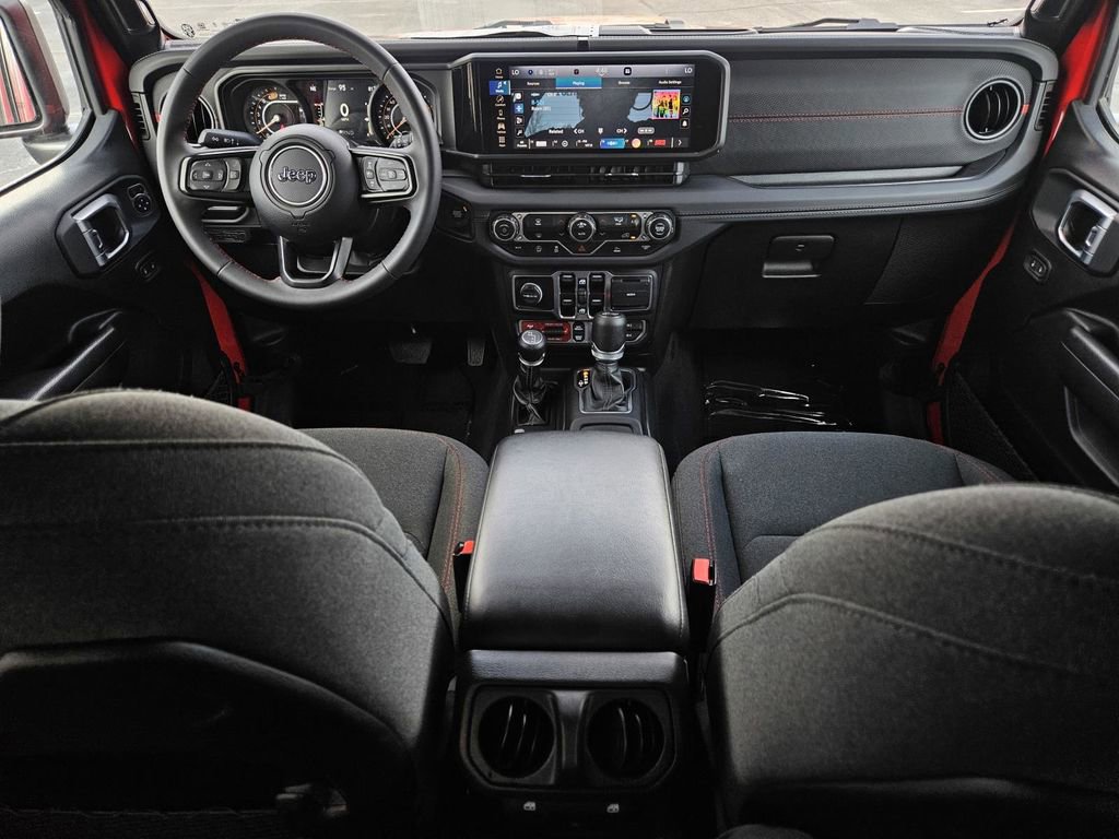 Used 2025 Jeep Wrangler Unlimited Rubicon image 29