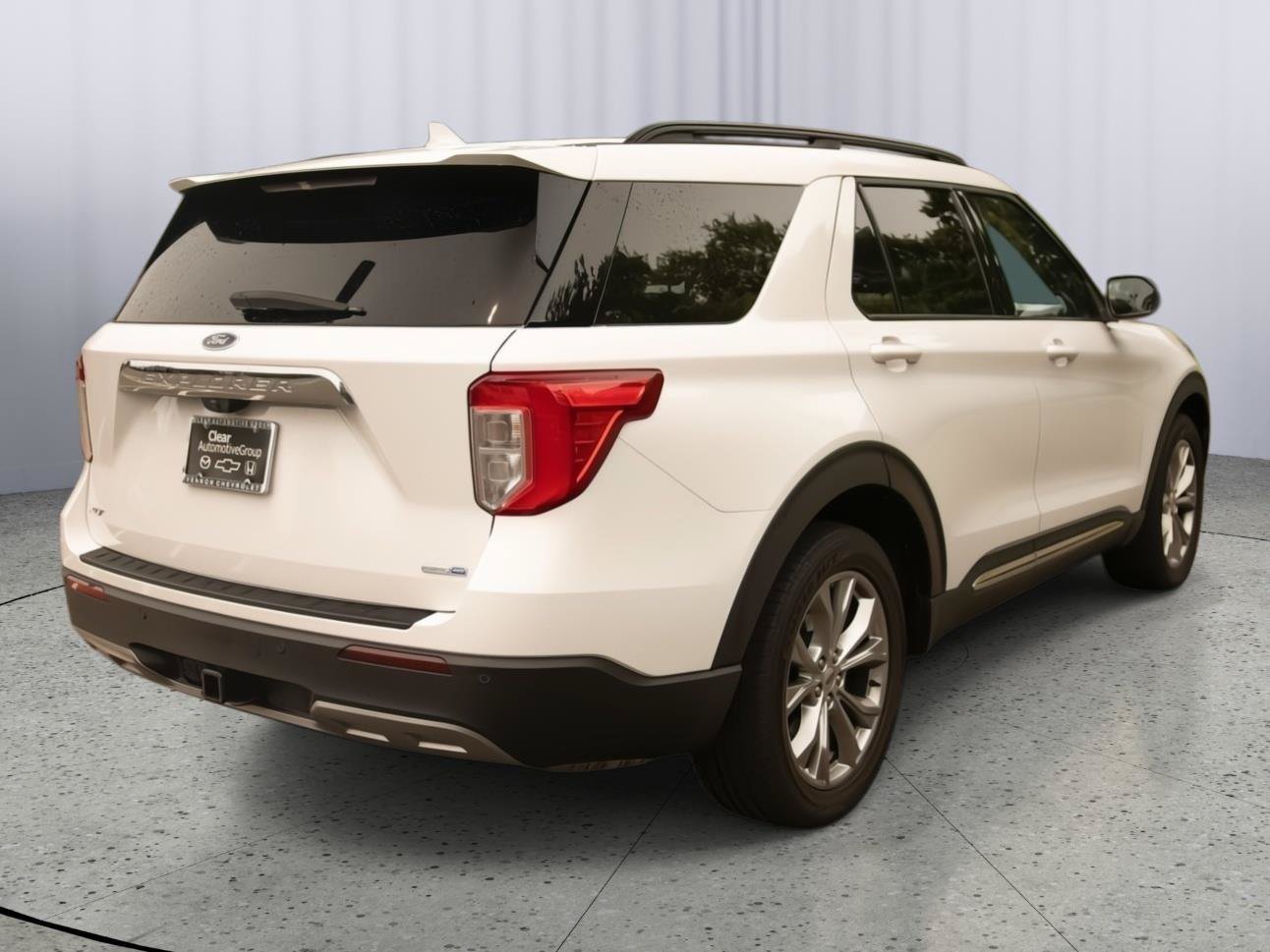 Used 2020 Ford Explorer XLT w/ Equipment Group 202A AWD/4WD image 27