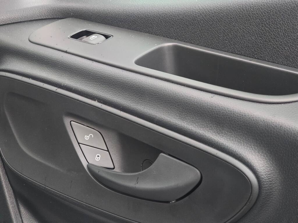 New 2025 Mercedes-Benz eSprinter 170 Cargo image 26