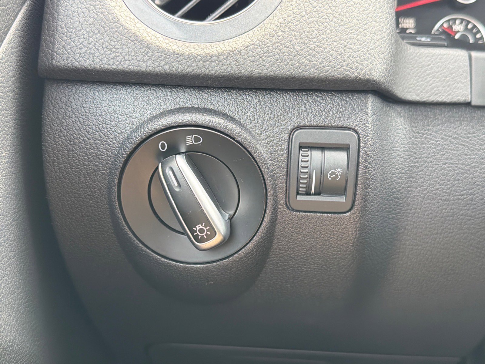 Used 2012 Volkswagen Tiguan S AWD/4WD image 13