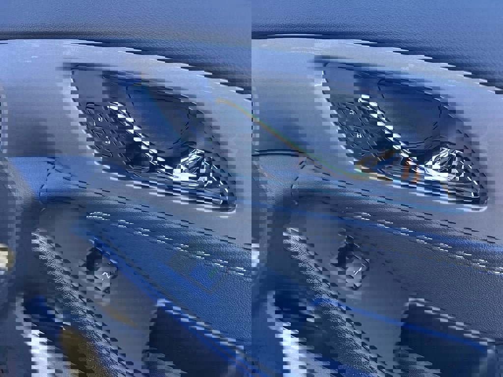 Used 2023 Chevrolet Traverse LT image 60