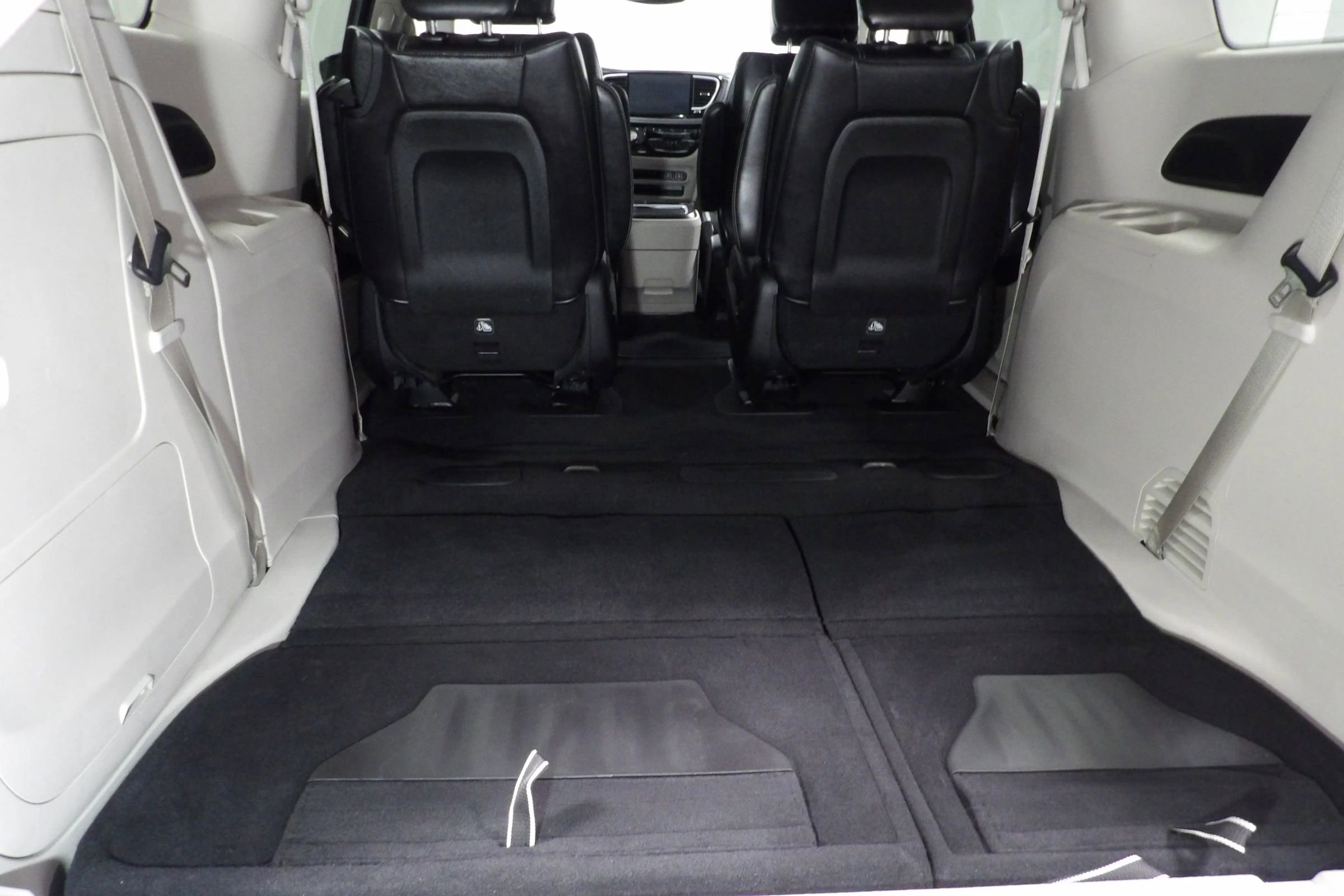 Used 2024 Chrysler Pacifica Limited image 13