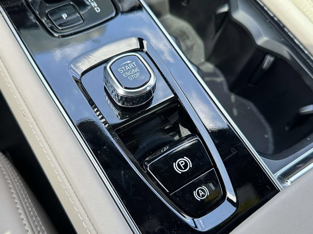 Certified 2026 Volvo XC90 B6 Ultra w/ Protection Package AWD/4WD image 28