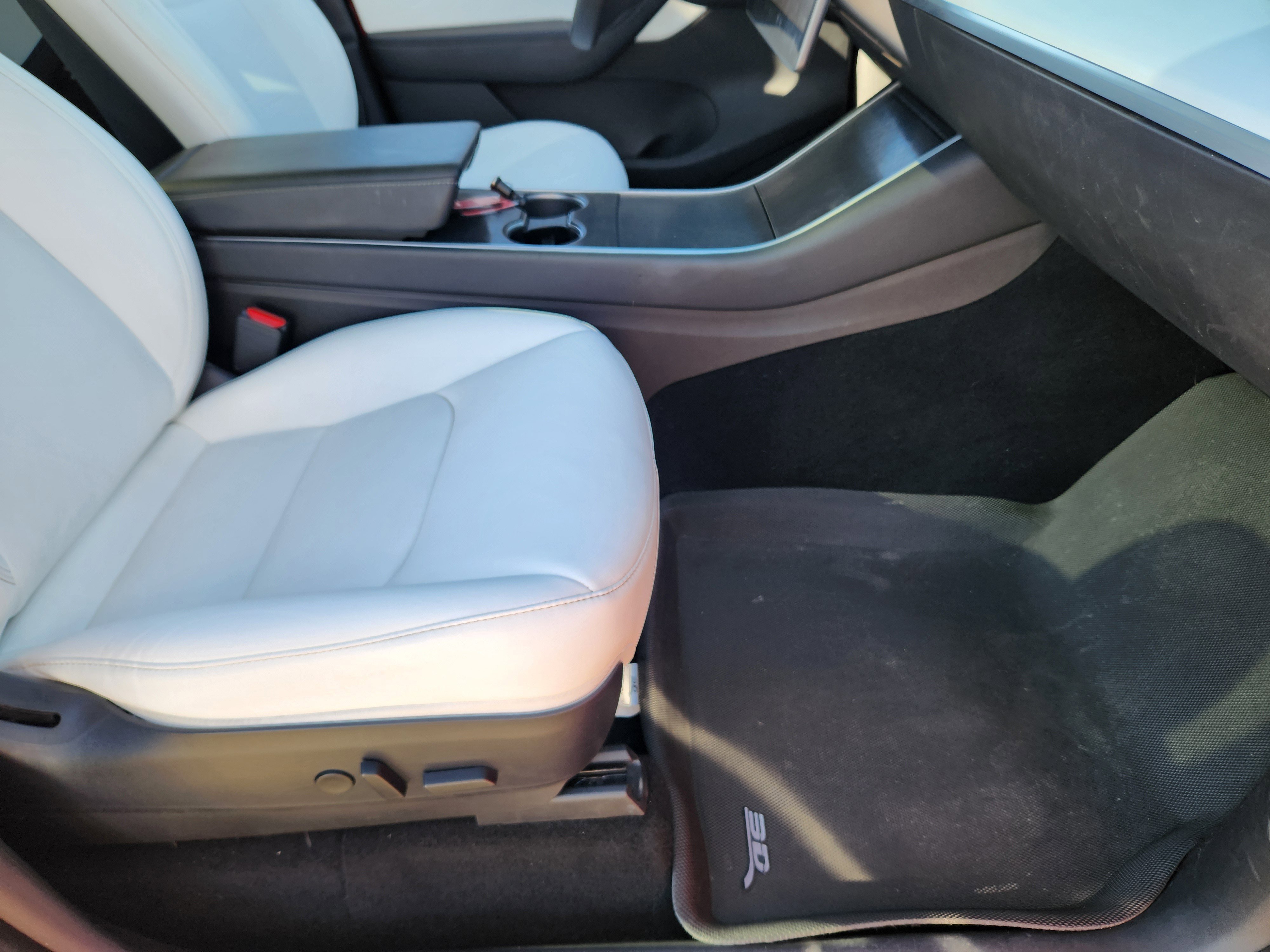 Used 2020 Tesla Model Y Long Range image 18