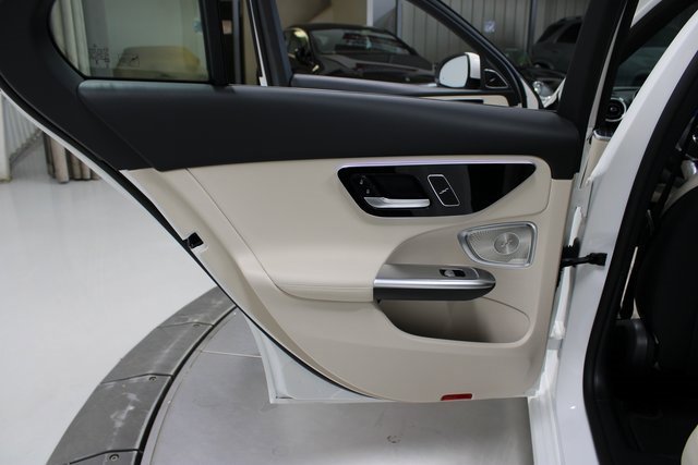Used 2024 Mercedes-Benz C 300 4MATIC Sedan w/ Exclusive Trim Package image 38