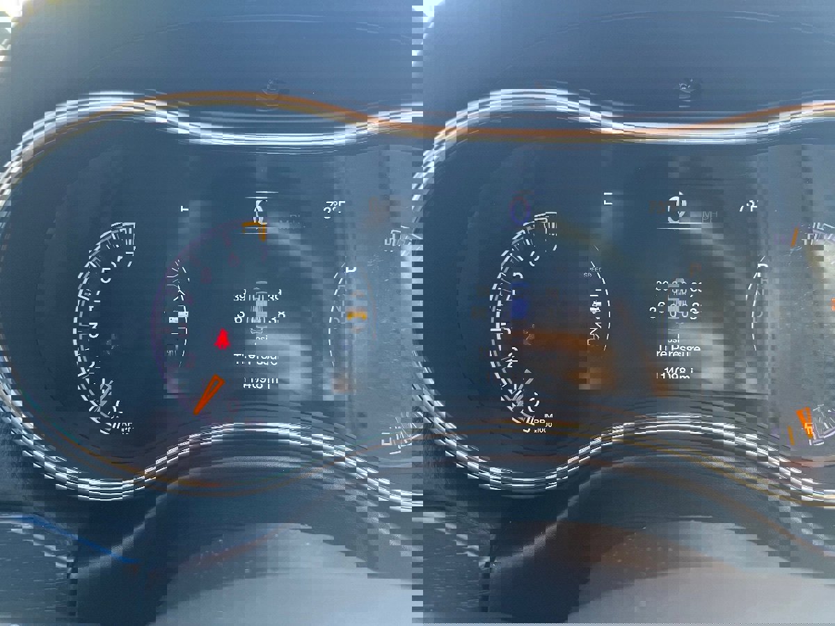 Used 2018 Jeep Grand Cherokee Altitude image 21