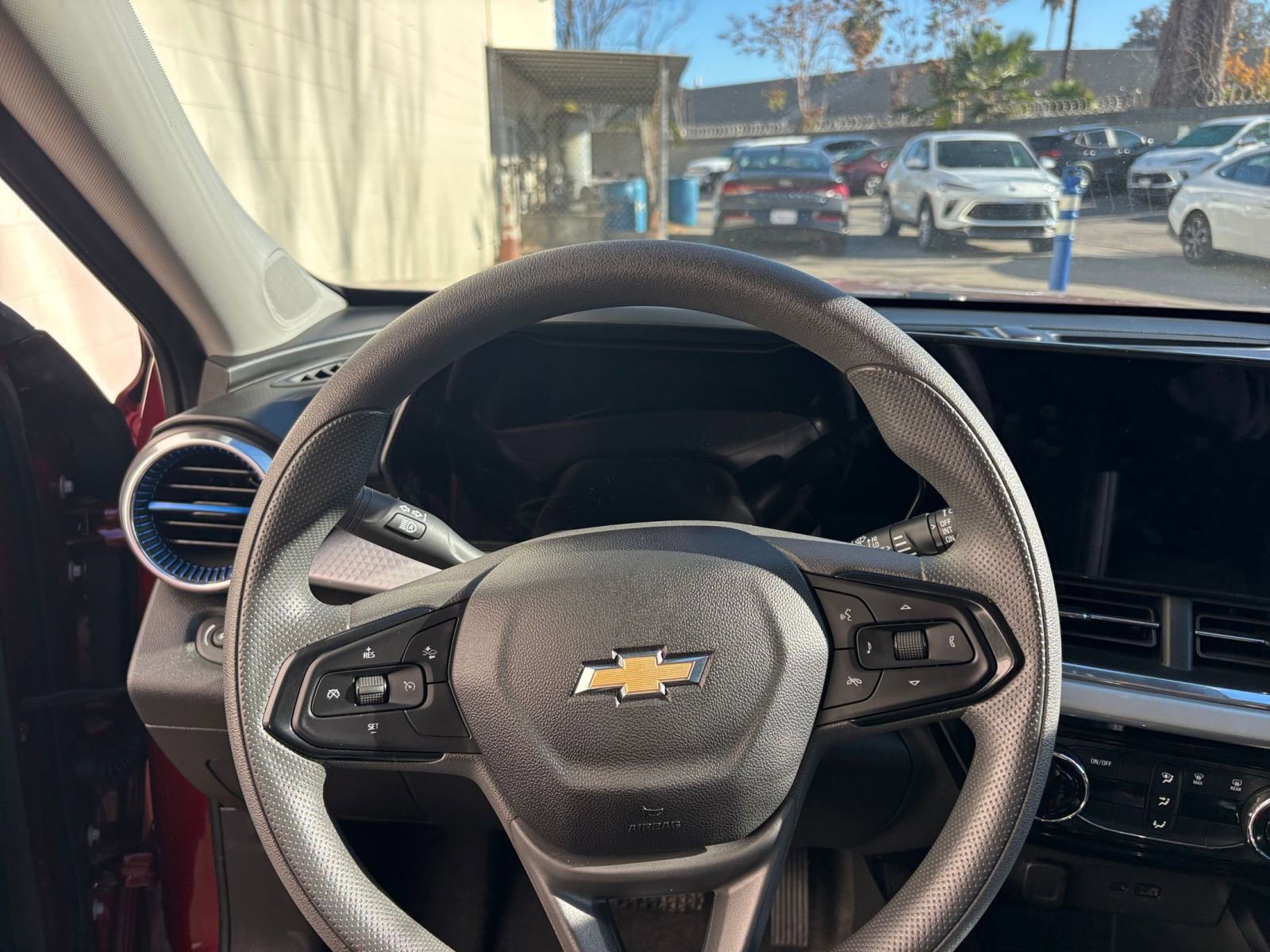 Used 2025 Chevrolet Trax LT image 34