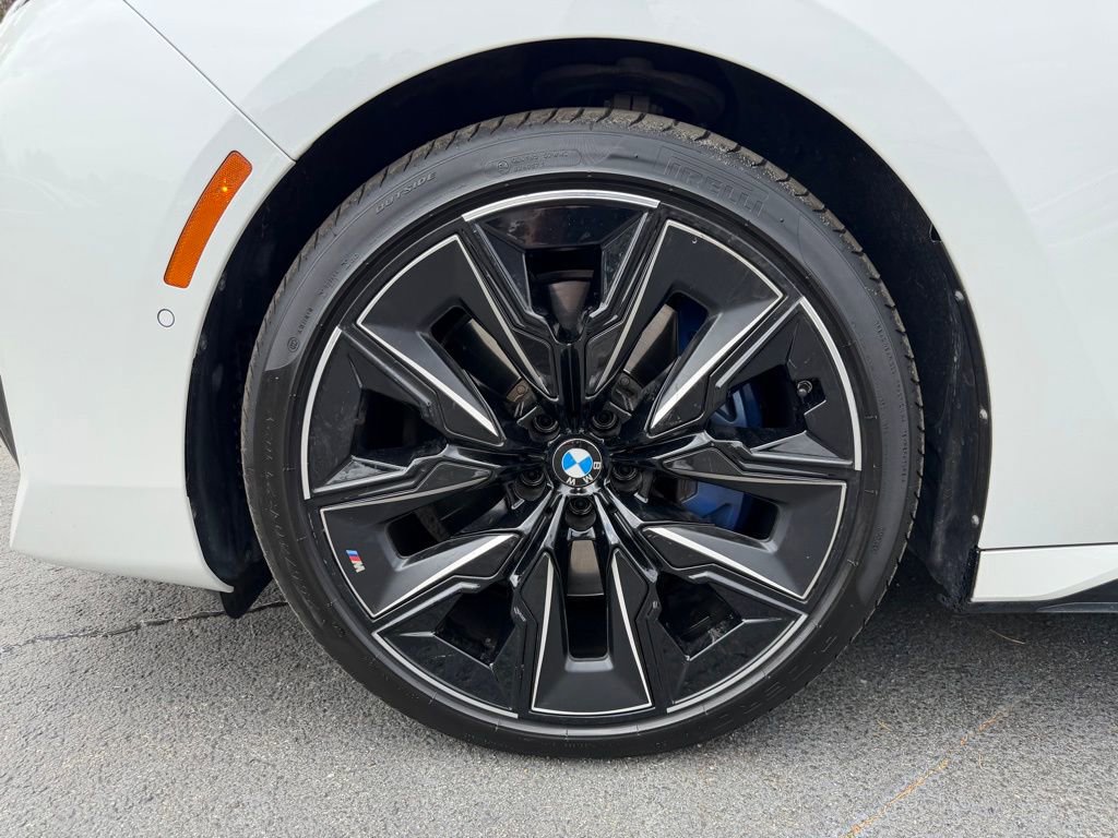 Used 2023 BMW 760i xDrive image 9