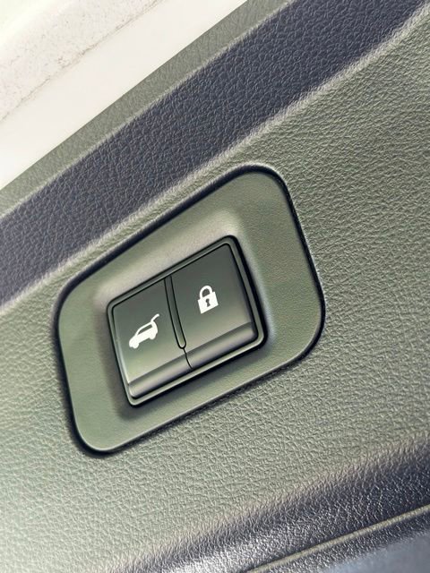 Used 2025 Nissan Armada SL AWD/4WD image 34