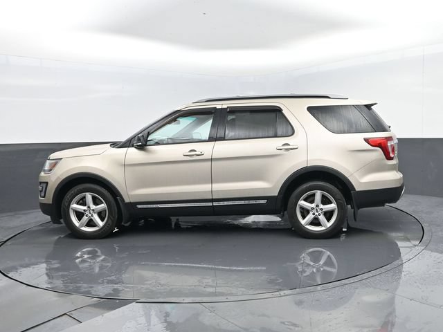 Used 2017 Ford Explorer XLT w/ Equipment Group 202A AWD/4WD image 5