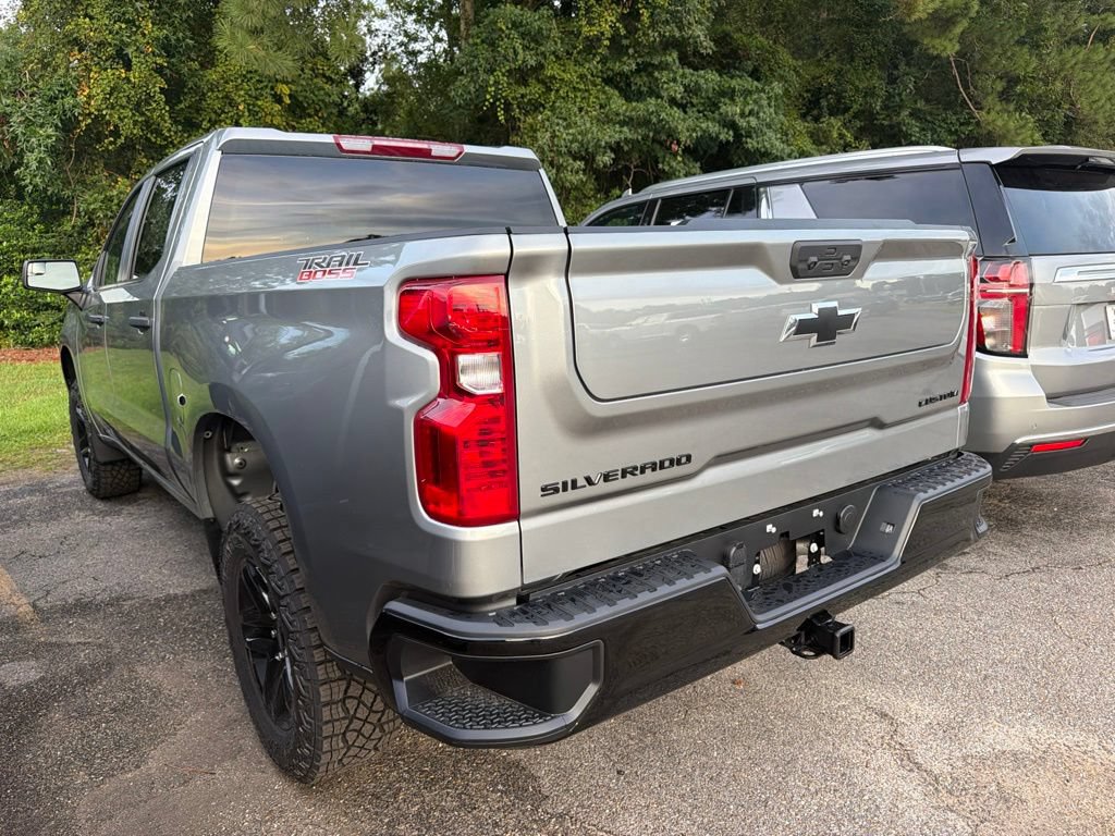 New 2026 Chevrolet Silverado 1500 Custom Trail Boss w/ LPO, Dark Essentials Package AWD/4WD image 4