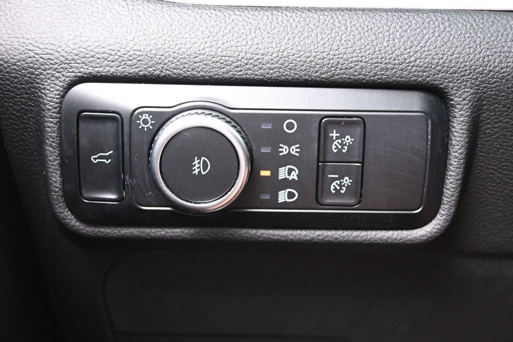 Used 2024 Ford Explorer XLT w/ Equipment Group 202A AWD/4WD image 18