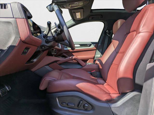 Used 2024 Porsche Cayenne S image 17