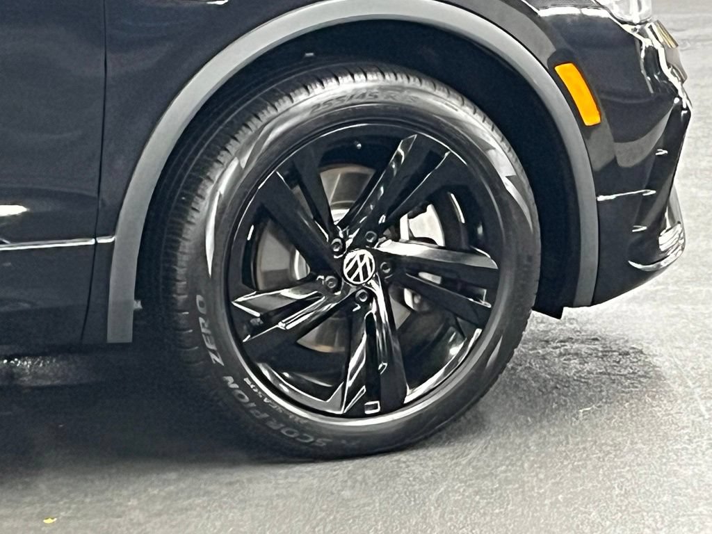 Certified 2023 Volkswagen Tiguan SE R-Line AWD/4WD image 39