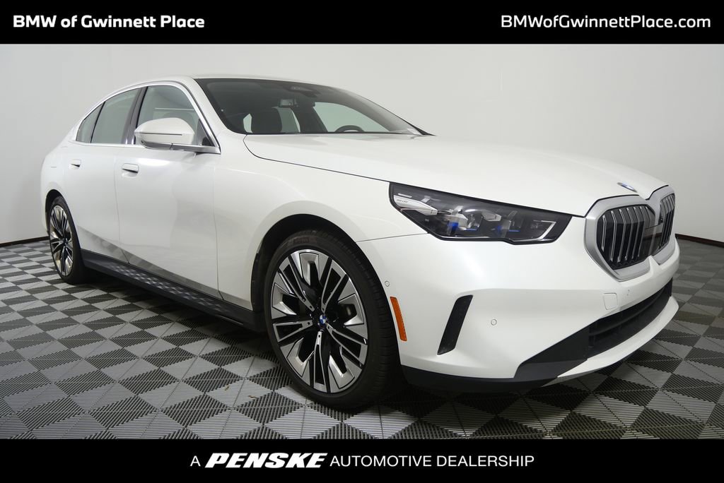 Certified 2025 BMW 530i RWD image 1