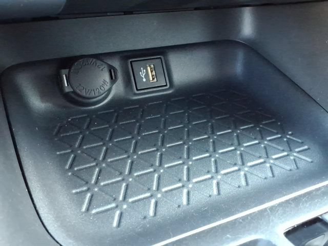 Used 2025 Toyota RAV4 XLE AWD/4WD image 8
