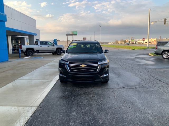 Used 2023 Chevrolet Traverse LT image 3